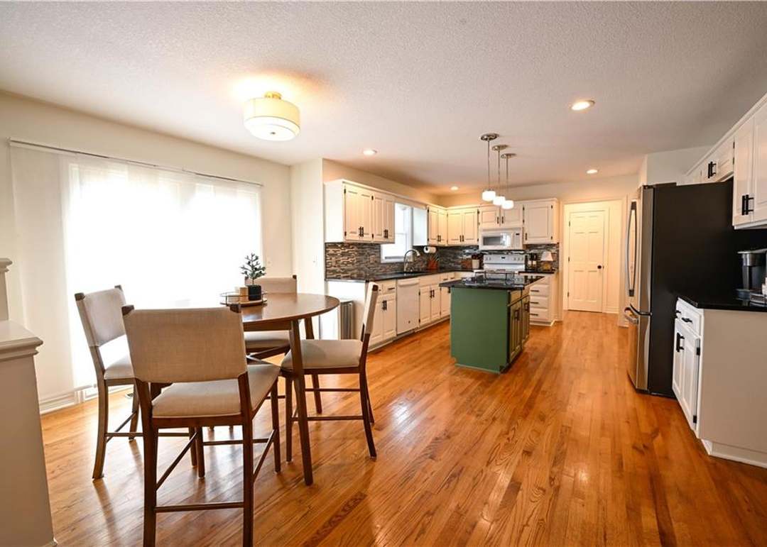 17586 W 112th Street — photo 3