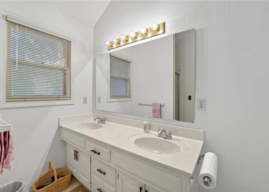 17605 W 113th Terrace — photo 7