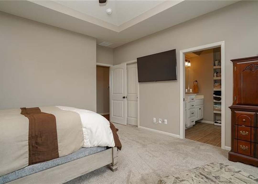 1801 NE Pallisade Court — photo 32