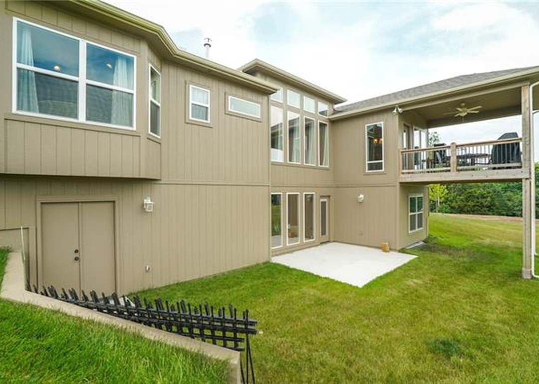 1801 NE Pallisade Court — photo 36