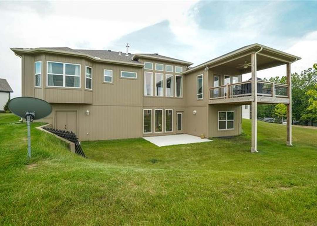 1801 NE Pallisade Court — photo 37