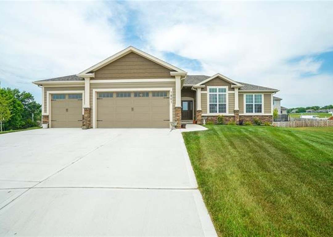1801 NE Pallisade Court — photo 43