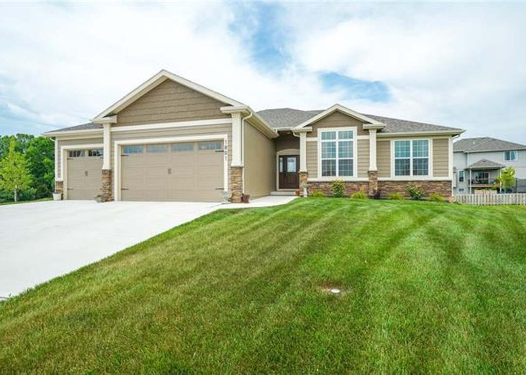 1801 NE Pallisade Court — photo 44