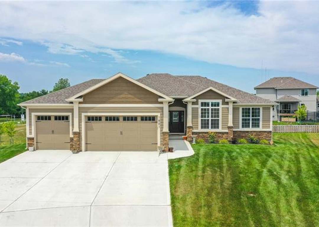 1801 NE Pallisade Court — photo 47