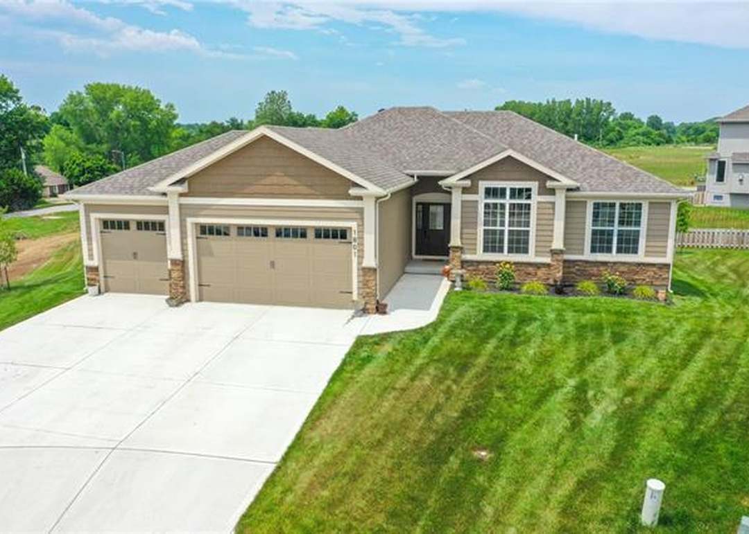 1801 NE Pallisade Court — photo 49