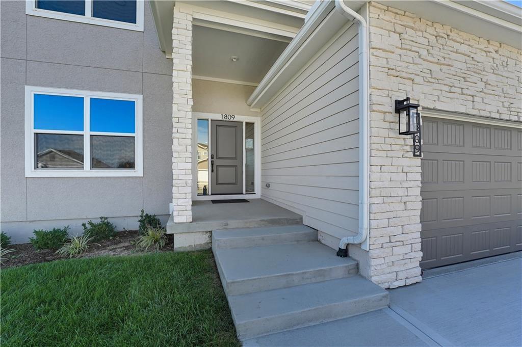 1809 SW Hightown Drive, Lee's Summit, MO