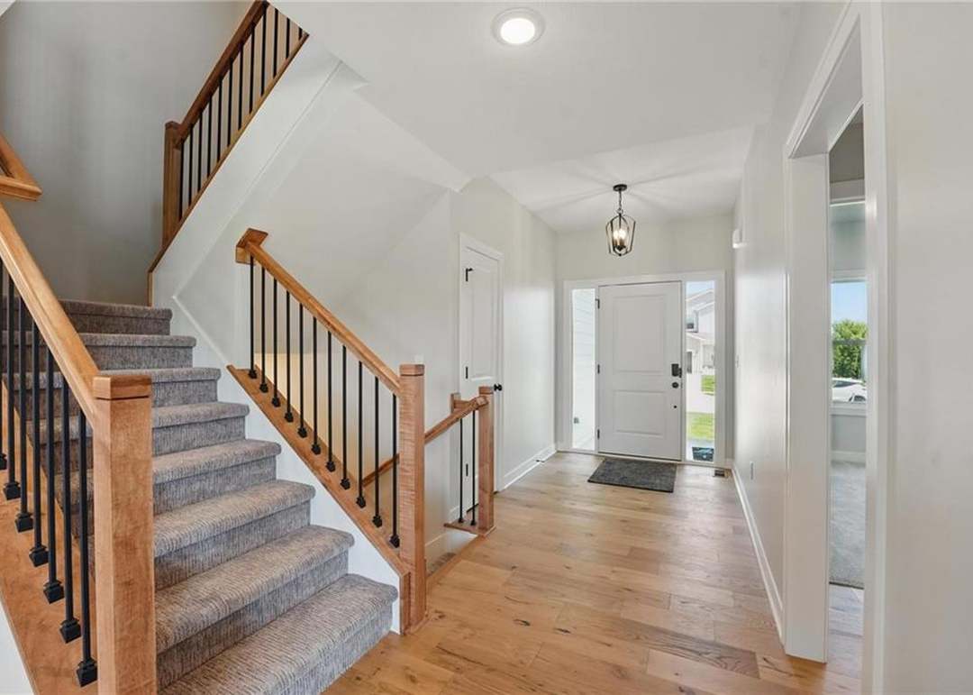 1809 SW Hightown Drive — photo 16