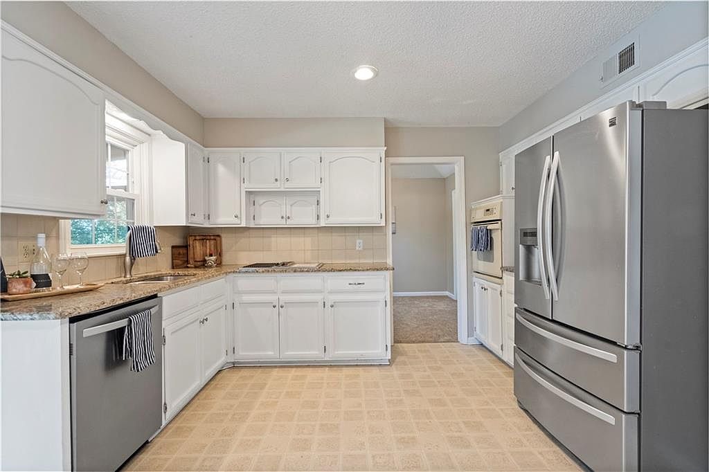 182 NE Rosewood Court — photo 12