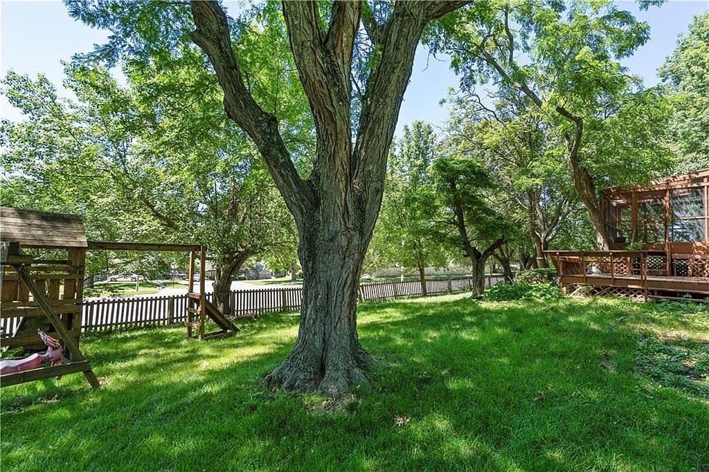 182 NE Rosewood Court — photo 41