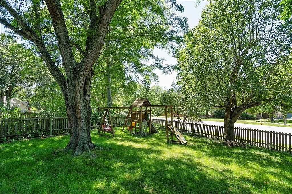 182 NE Rosewood Court — photo 42