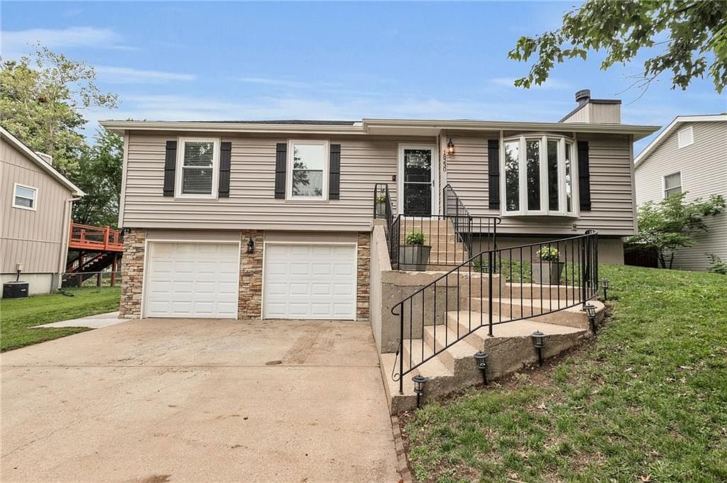 18230 S Troost Street — photo 1