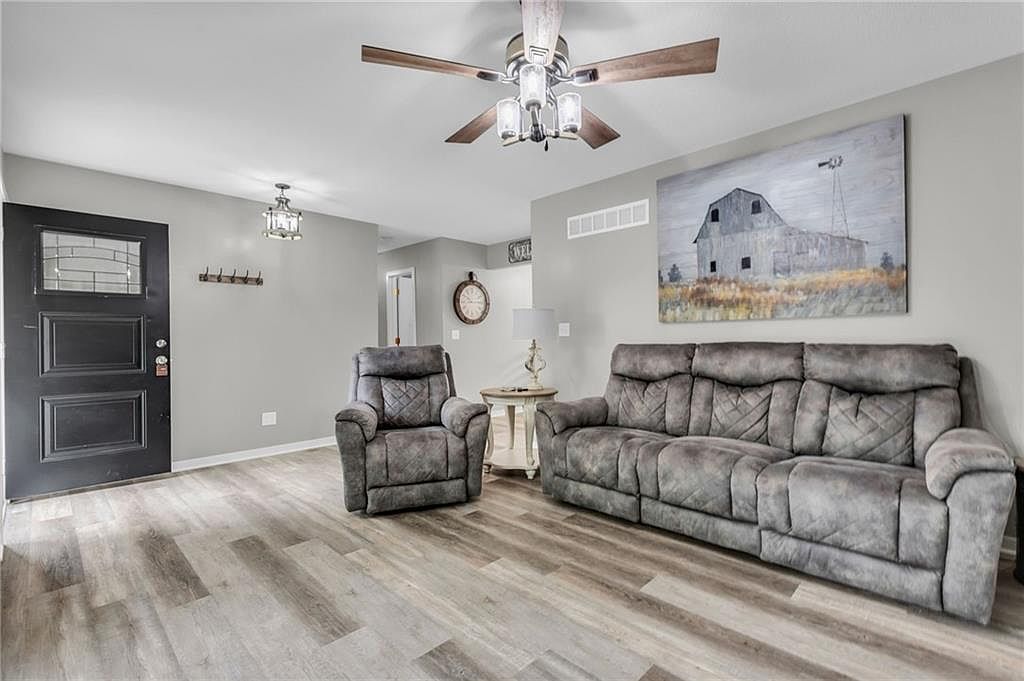 18230 S Troost Street — photo 5