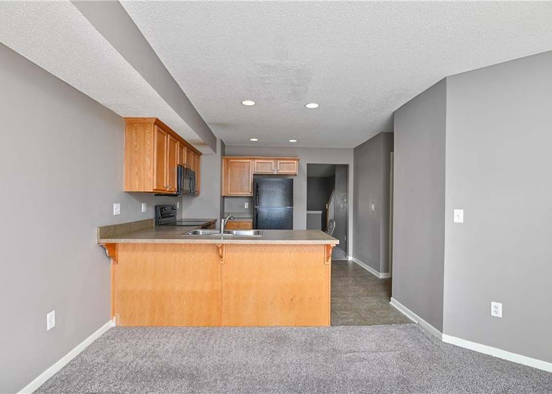 1835 W Spruce Street — photo 4