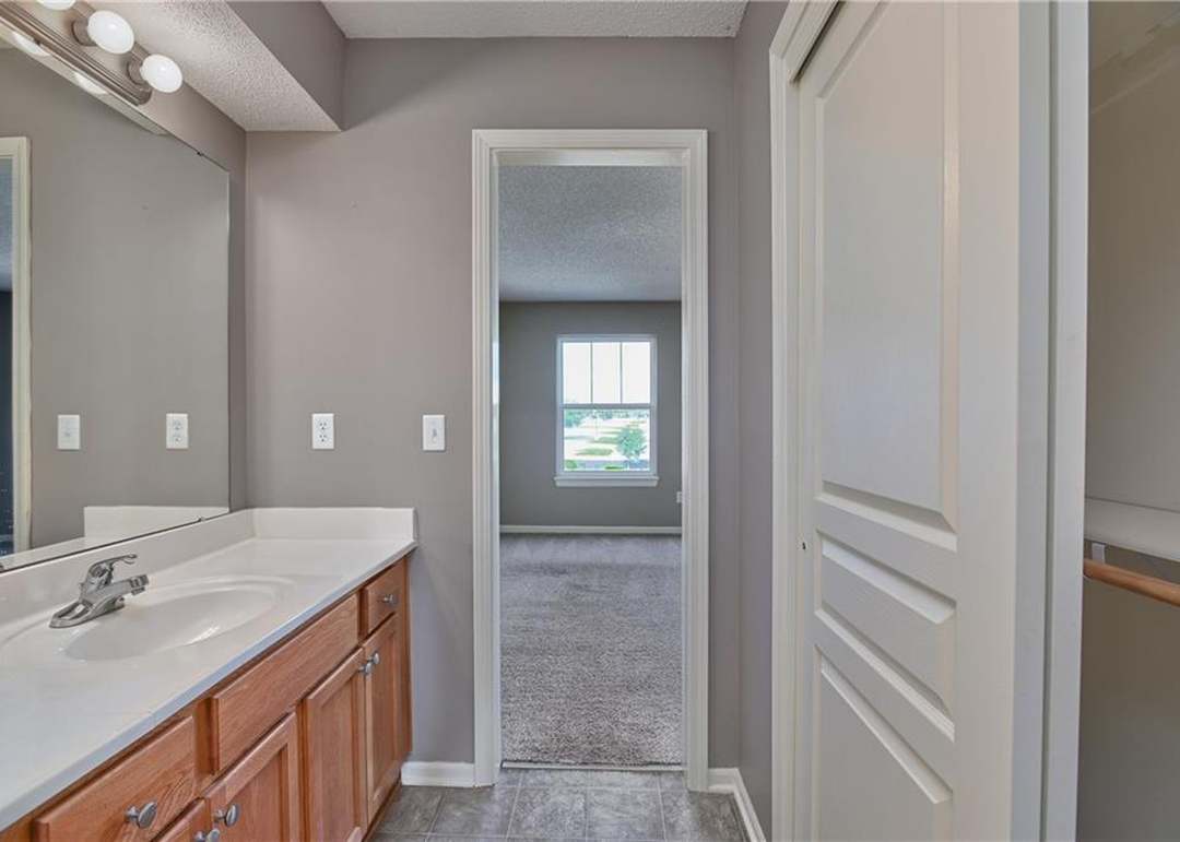1835 W Spruce Street — photo 5