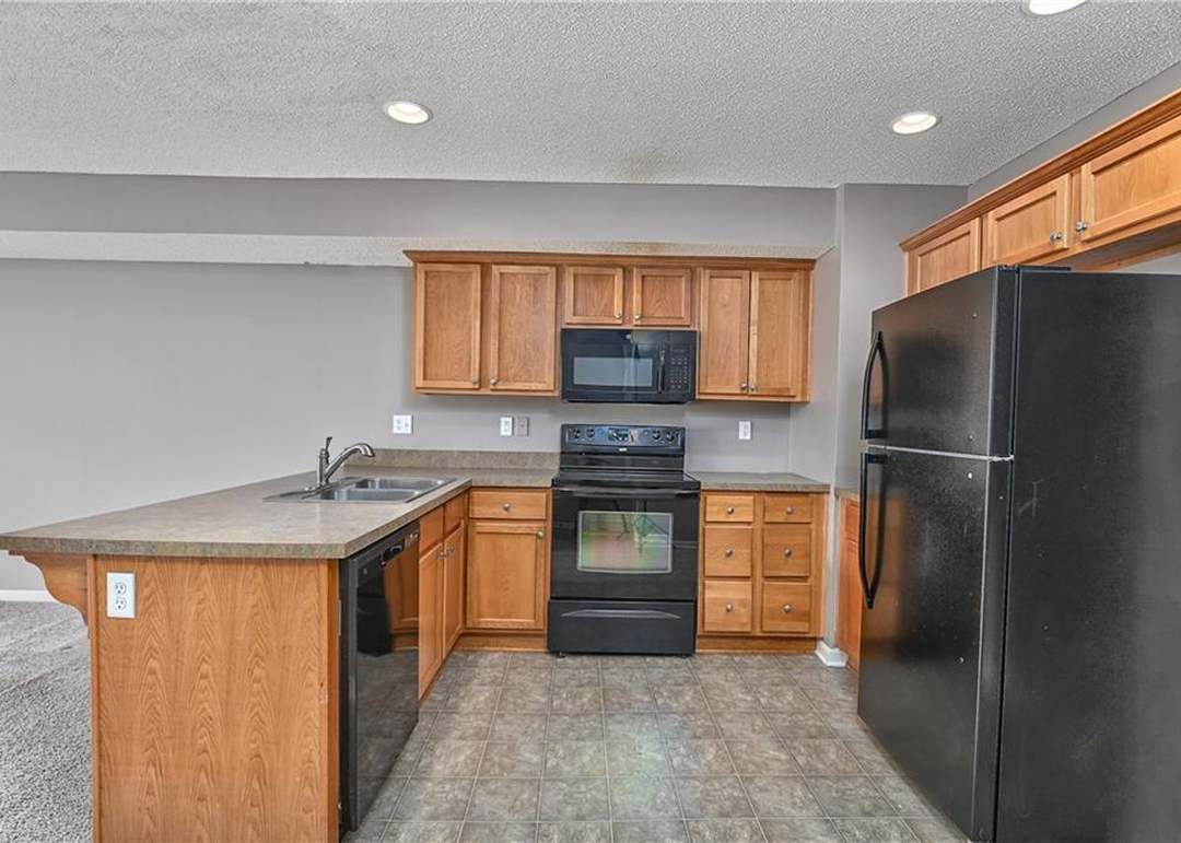 1835 W Spruce Street — photo 13