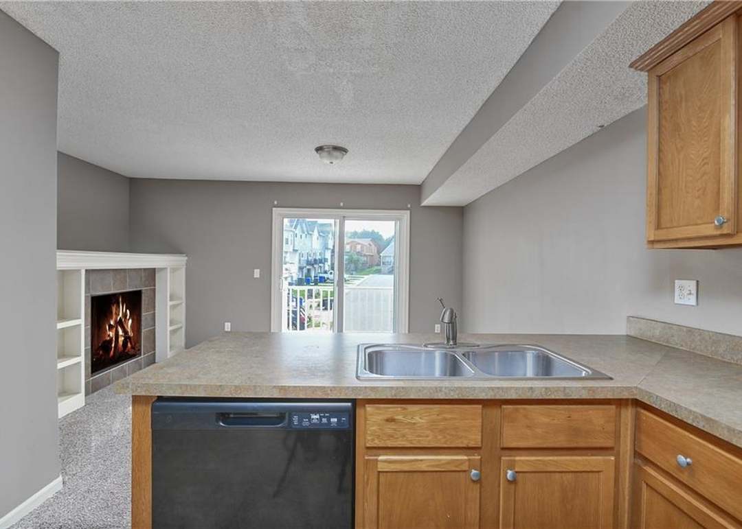 1835 W Spruce Street — photo 14