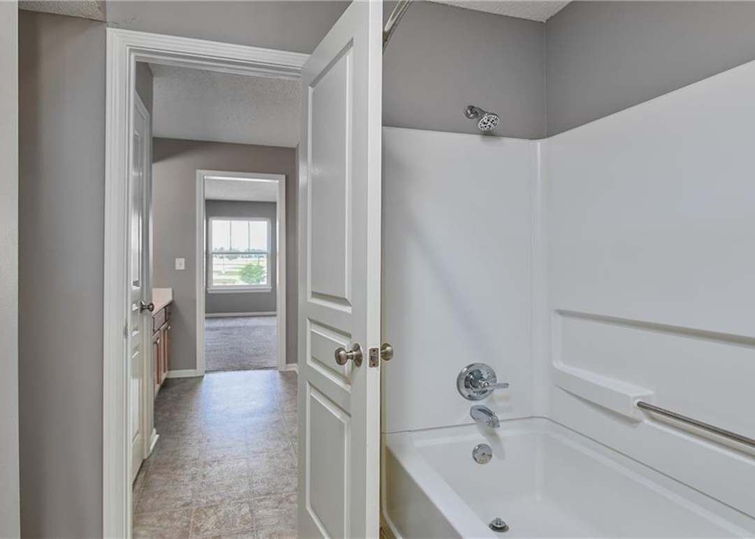 1835 W Spruce Street — photo 23