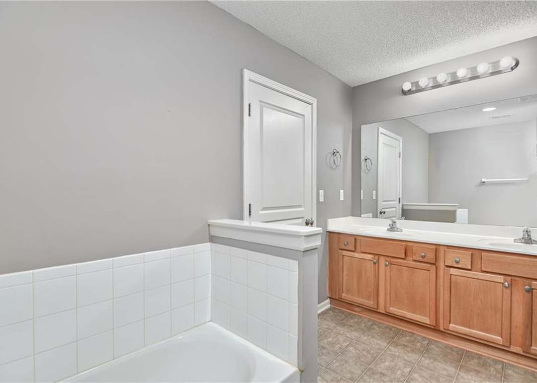 1835 W Spruce Street — photo 28