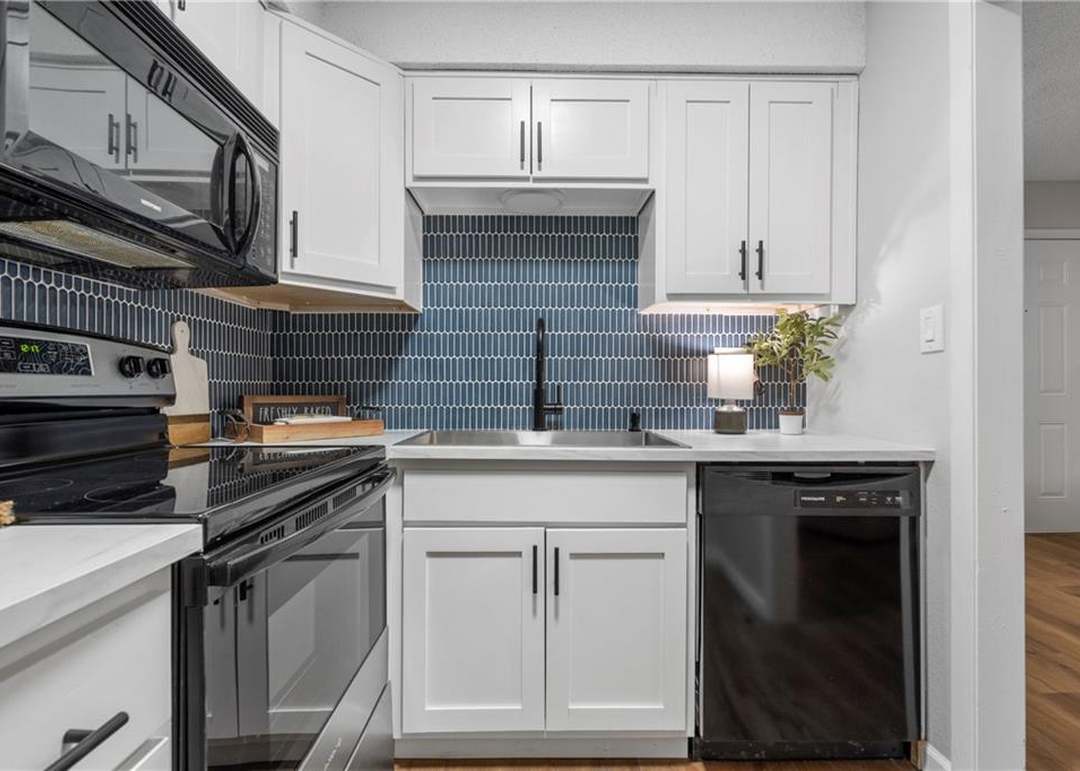 1846 E 97th Street — photo 11