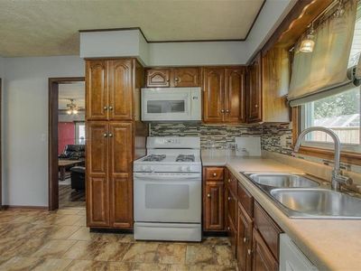 18538 Midland Drive — photo 58