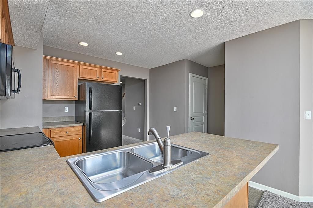 1863 W SPRUCE STREET — photo 11