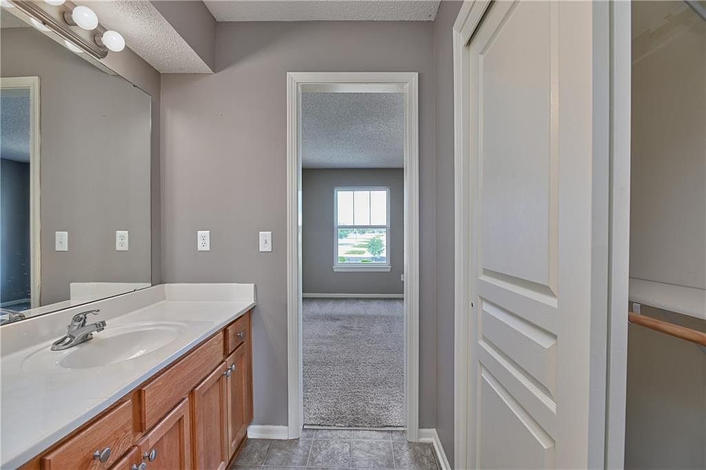 1863 W SPRUCE STREET — photo 21