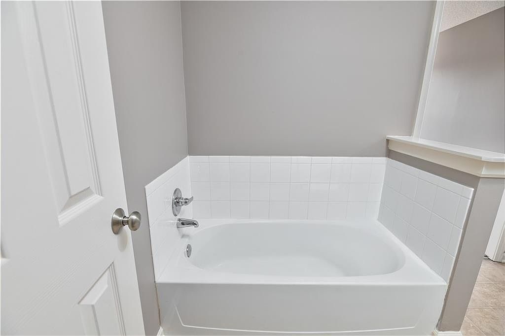 1863 W SPRUCE STREET — photo 28