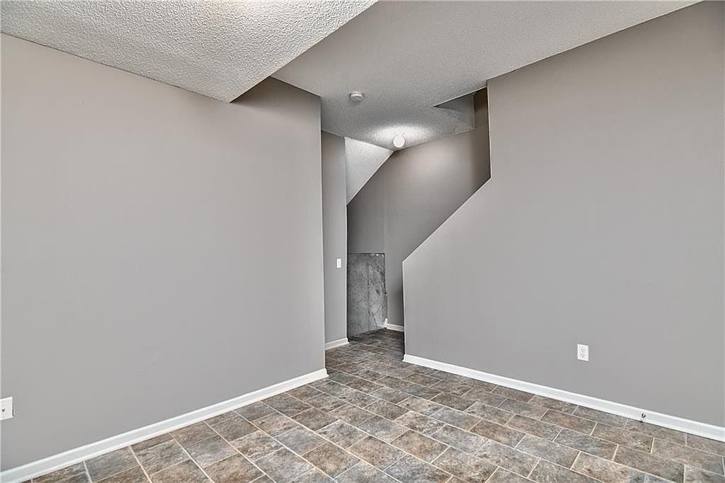 1863 W SPRUCE STREET — photo 31
