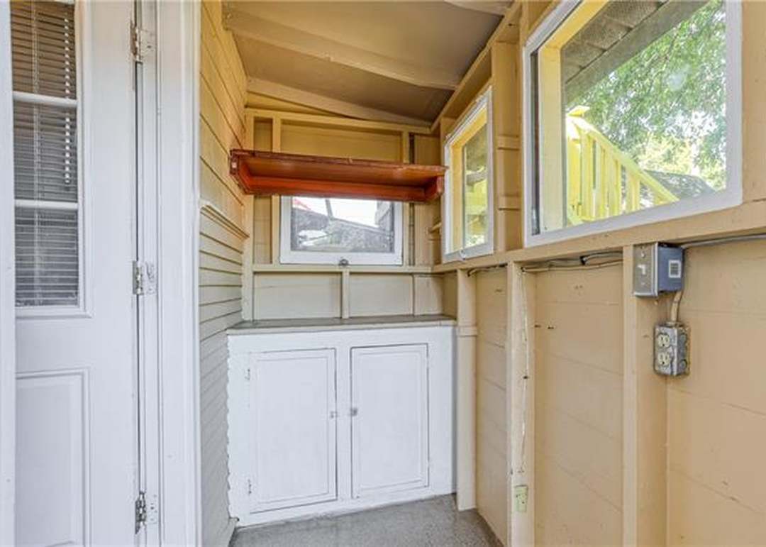 1904 Armstrong Avenue — photo 21