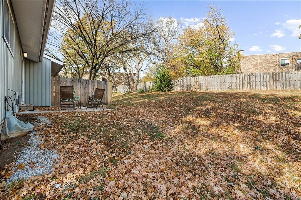 1906 E 97th Street — photo 28