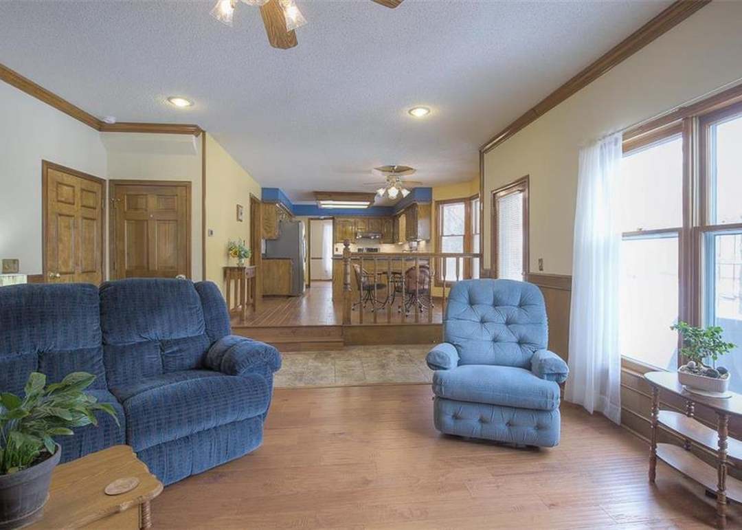 1946 E Frontier Lane — photo 4