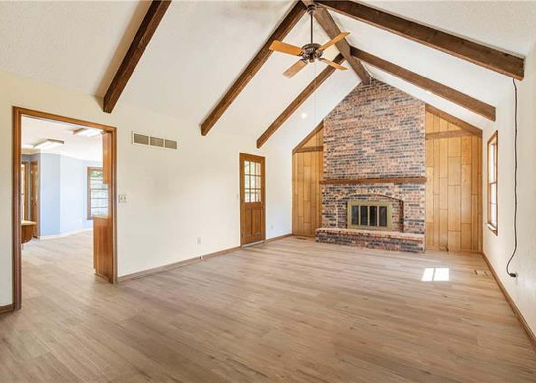 19905 Travis Lane — photo 8
