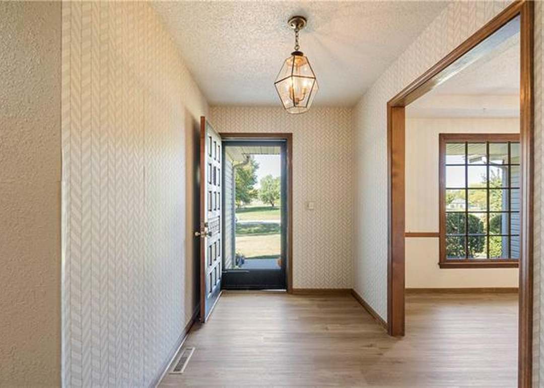 19905 Travis Lane — photo 12