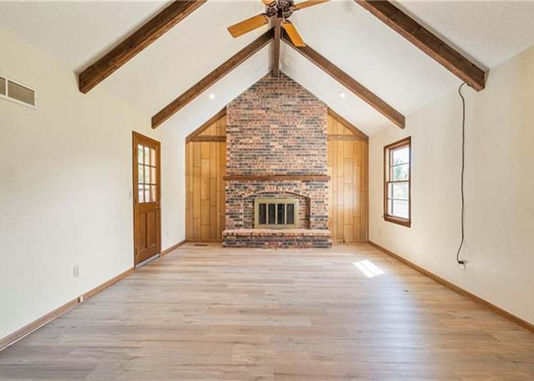 19905 Travis Lane — photo 16