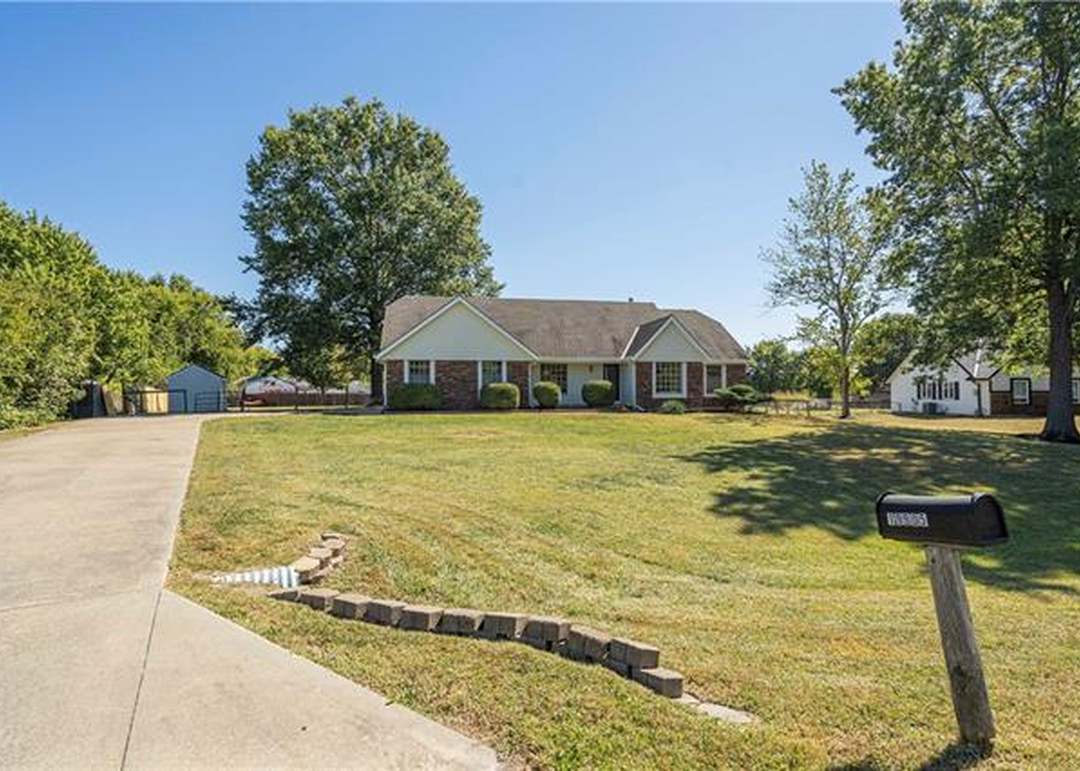 19905 Travis Lane — photo 36