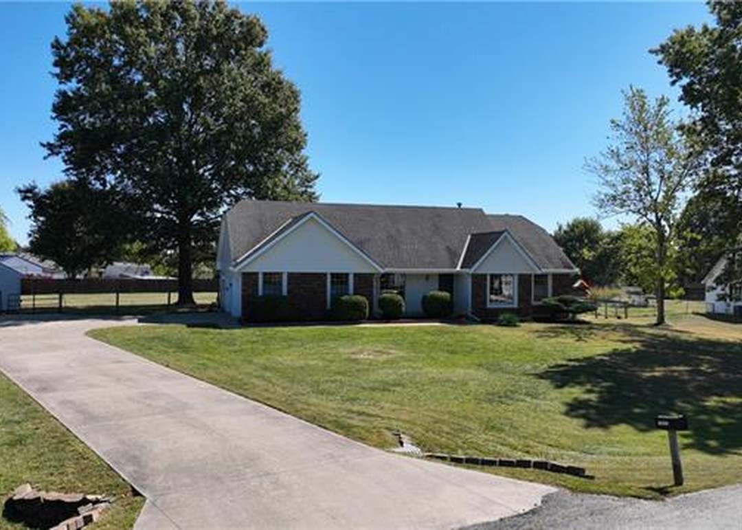 19905 Travis Lane — photo 37