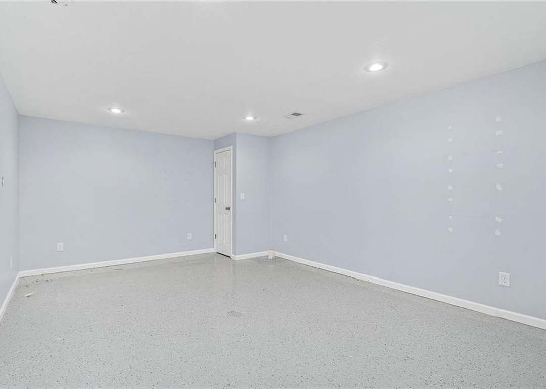 2000 Curtis Drive — photo 3