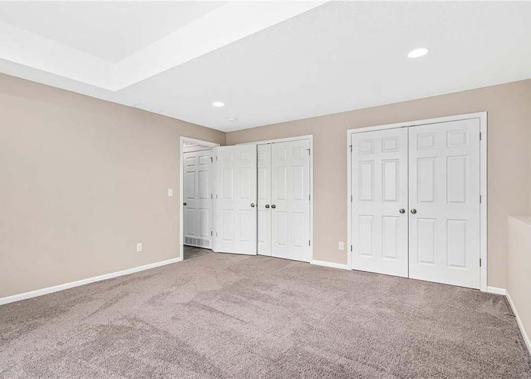 2000 Curtis Drive — photo 35