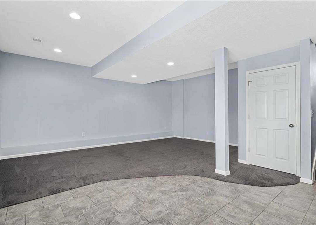 2000 Curtis Drive — photo 37
