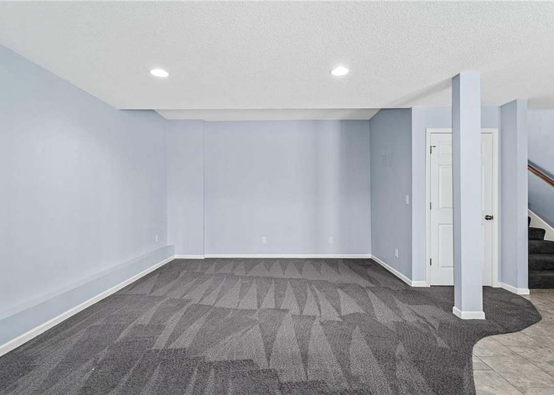2000 Curtis Drive — photo 38