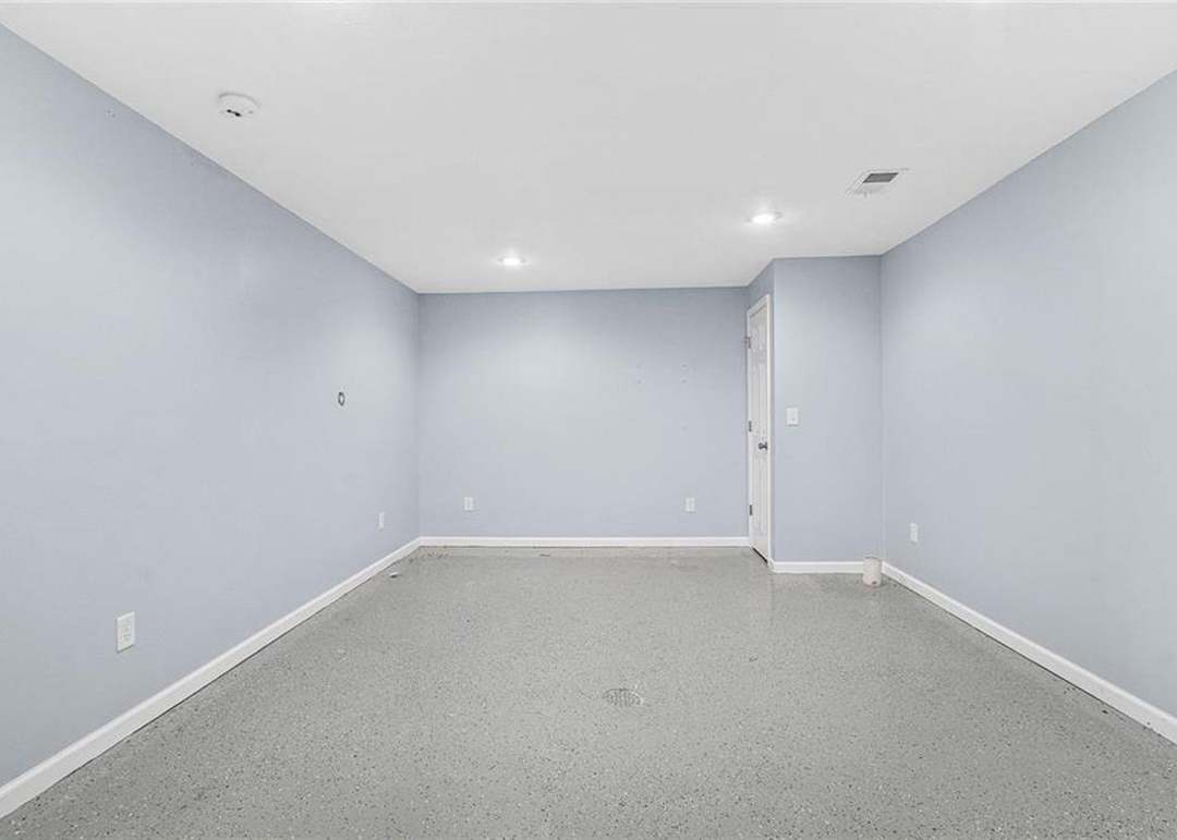 2000 Curtis Drive — photo 39