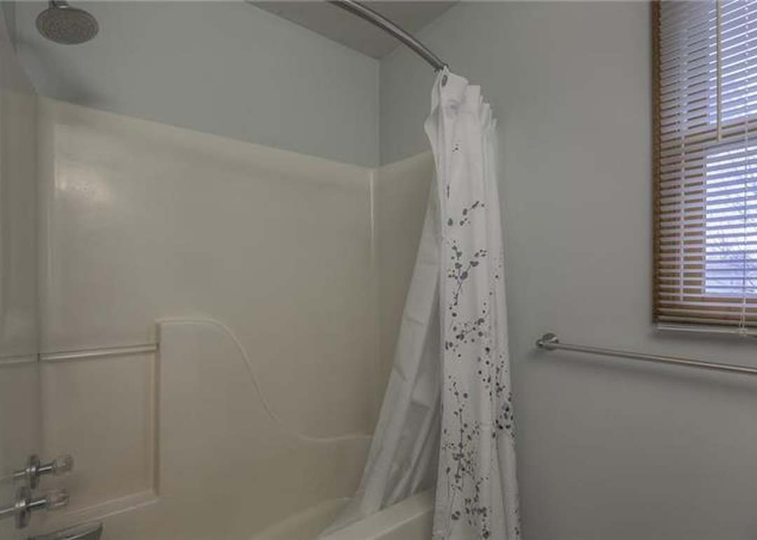 2006 E 26th Terrace — photo 3