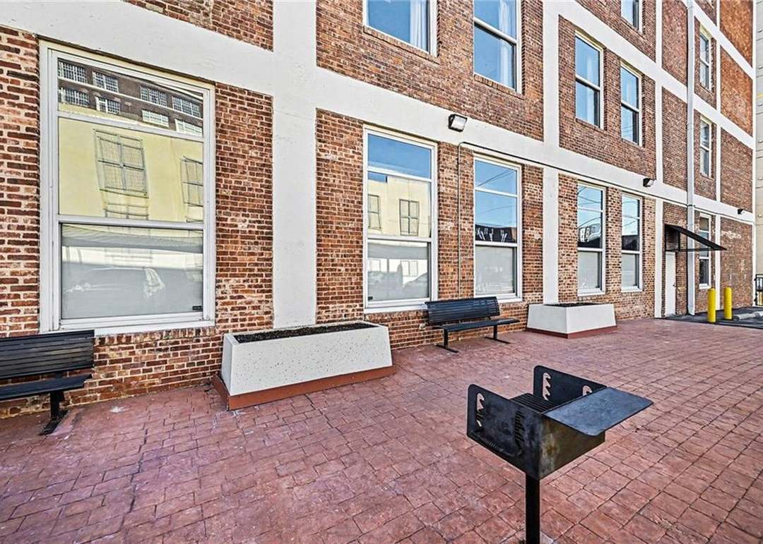 2029 Wyandotte Street — photo 16