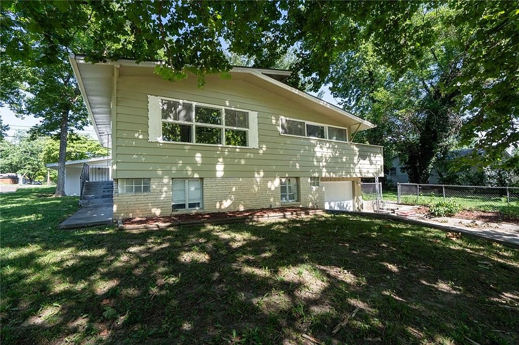 203 & 207 E 9th Street — photo 10