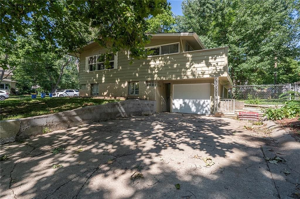 203 & 207 E 9th Street — photo 11