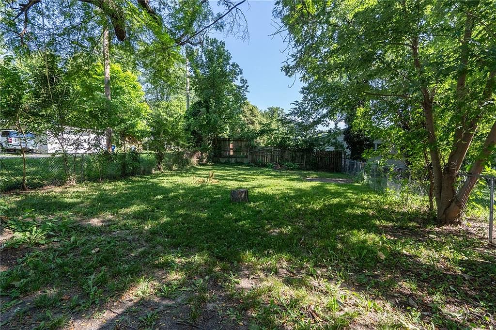 203 & 207 E 9th Street — photo 12