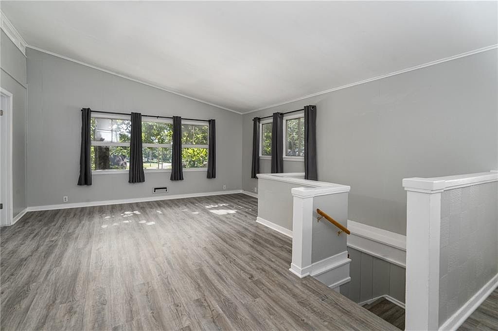 203 & 207 E 9th Street — photo 15