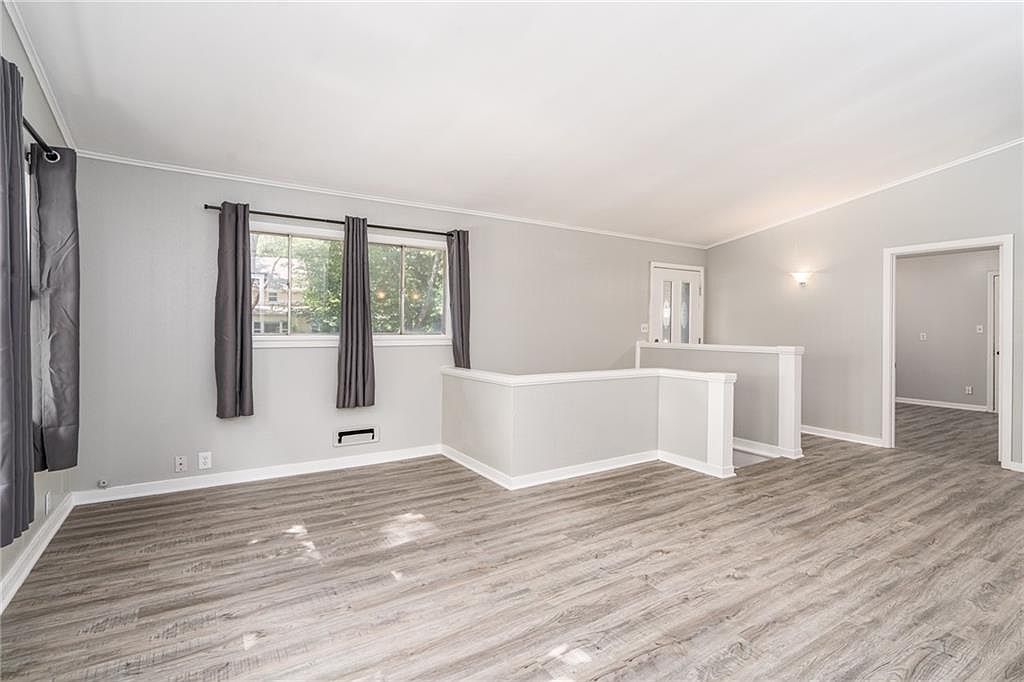 203 & 207 E 9th Street — photo 16