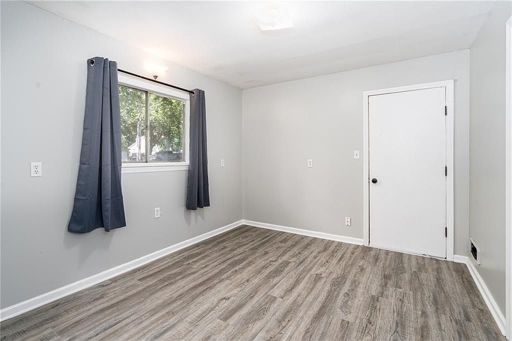 203 & 207 E 9th Street — photo 19