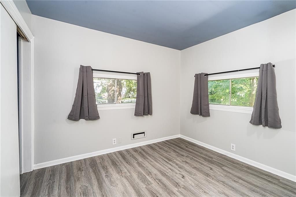 203 & 207 E 9th Street — photo 21